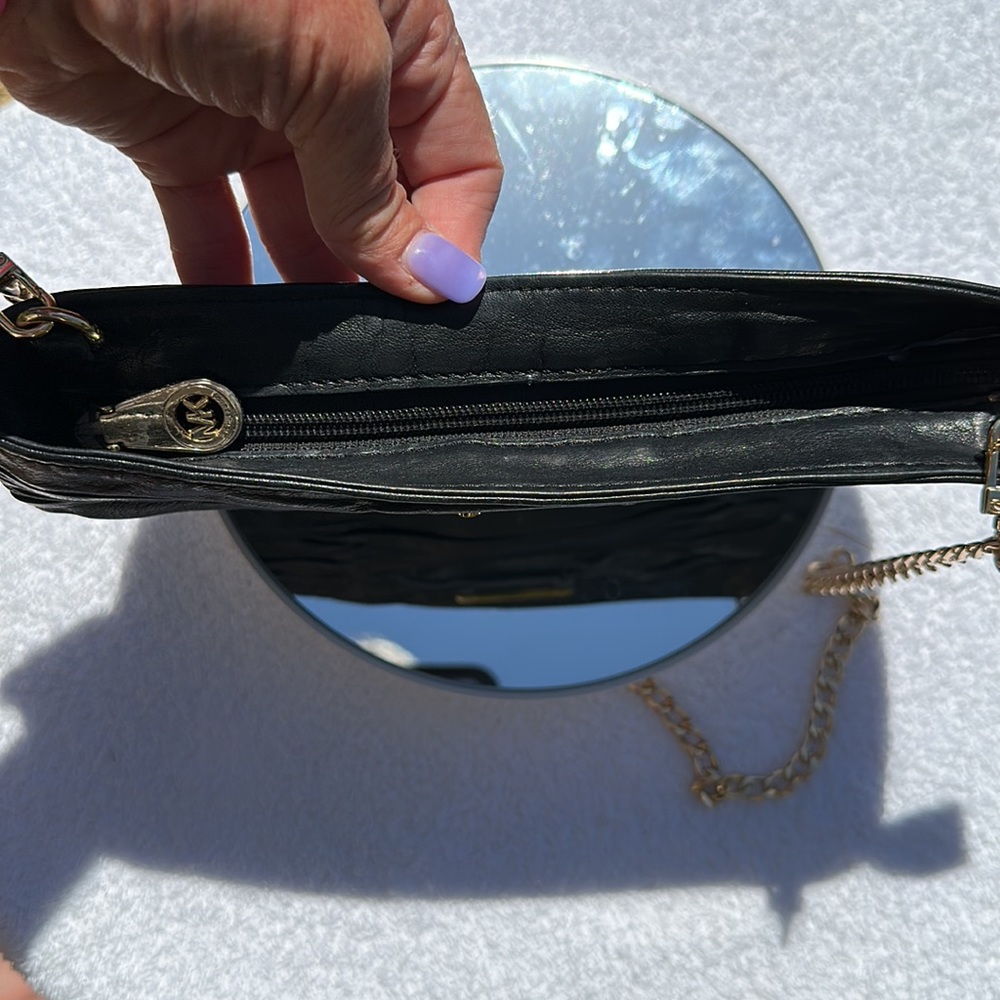 GUC Michael Kors wristlet - Picture 3 of 5